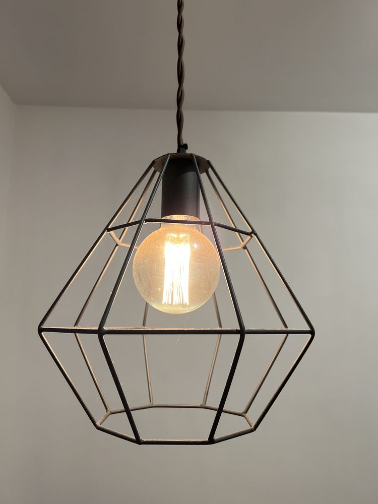 Lampa sufitowa wiesząca drutowa w stylu loft