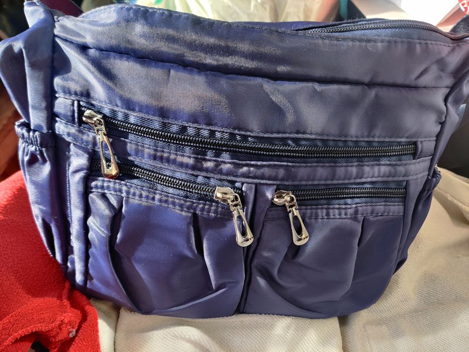 Нейлонова зручна сумка з великою кількість карманів