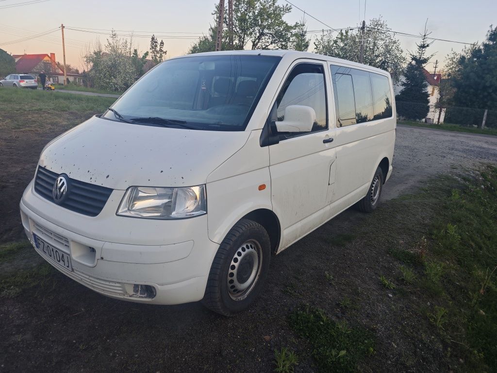 Volkswagen T5 9osob 2.5tdi 2003r uszkodzona uszczelka pod glowica