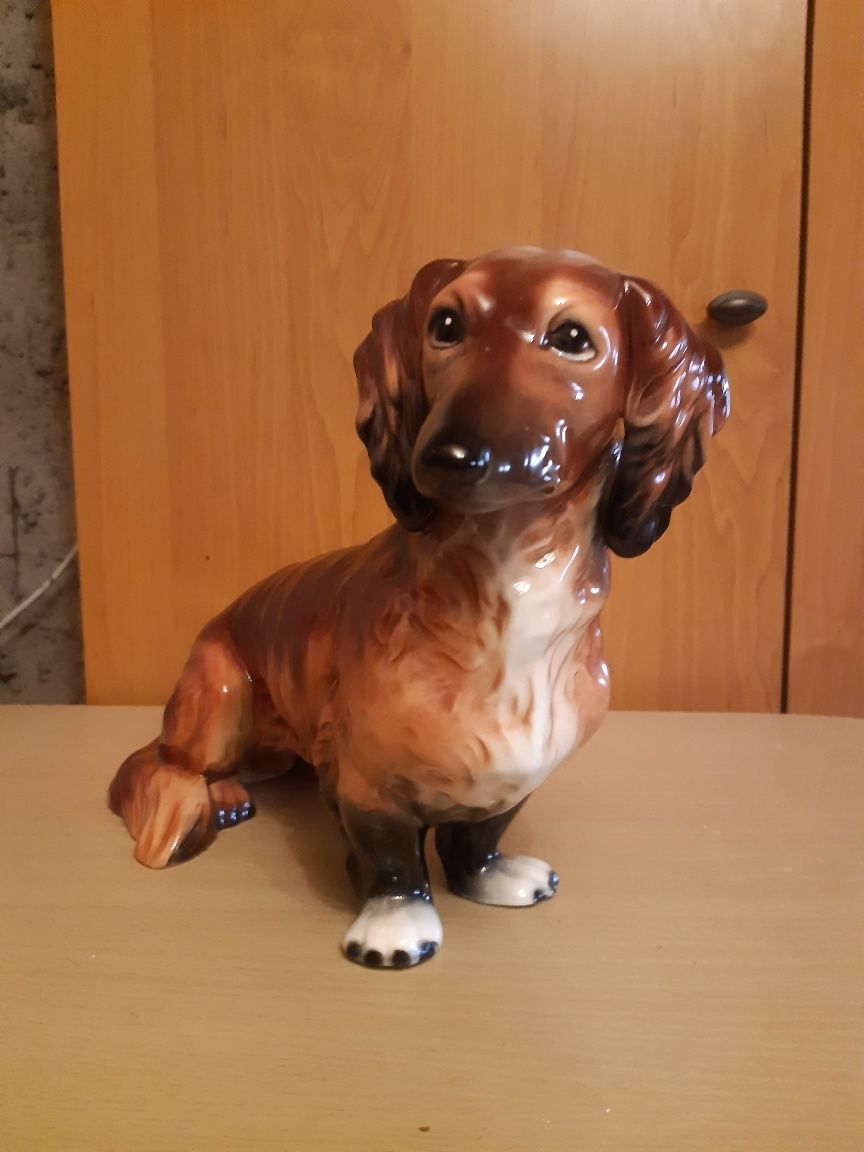 Pies z porcelany Goebel
