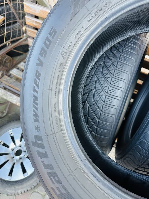 Шини зимові 225/65 R17 (102Н) Yokohama Earth Winter V905