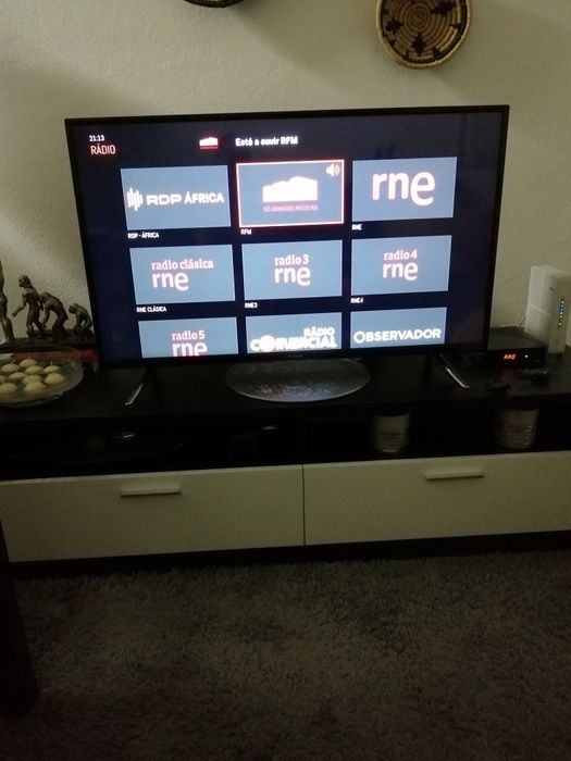Vendo móvel preto para Tv