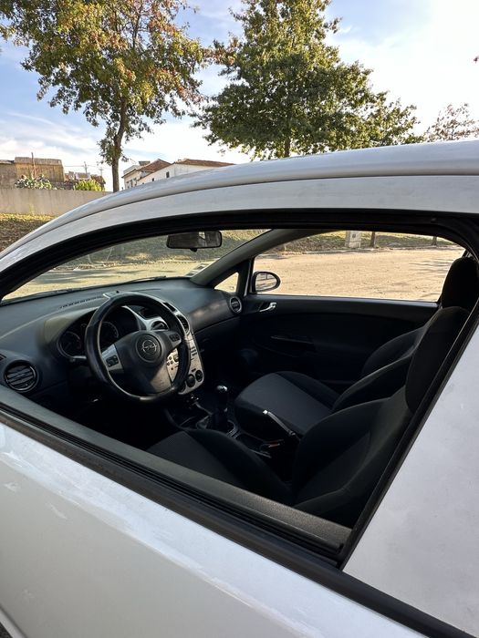 Opel Corsa D 1.3 CDTI 75cv – Ano 2009 – Muito económico!
