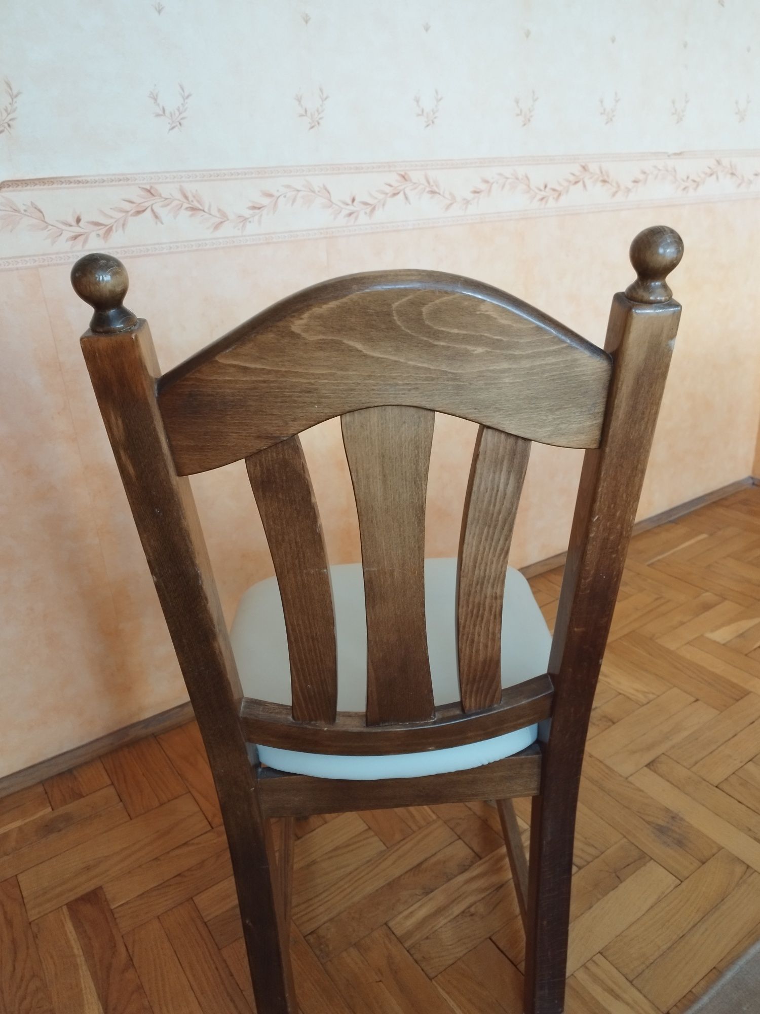Sprzedam dębowe krzesła z odnowioną tapicerką