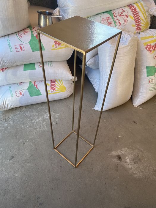 Стойки в лофт стилі