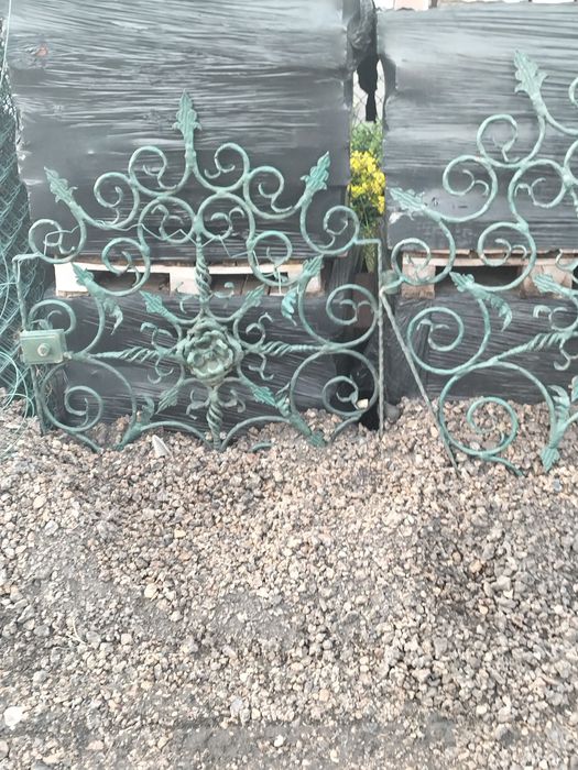 Furtka praca Kowalska antyk metaloplastyka podwójna