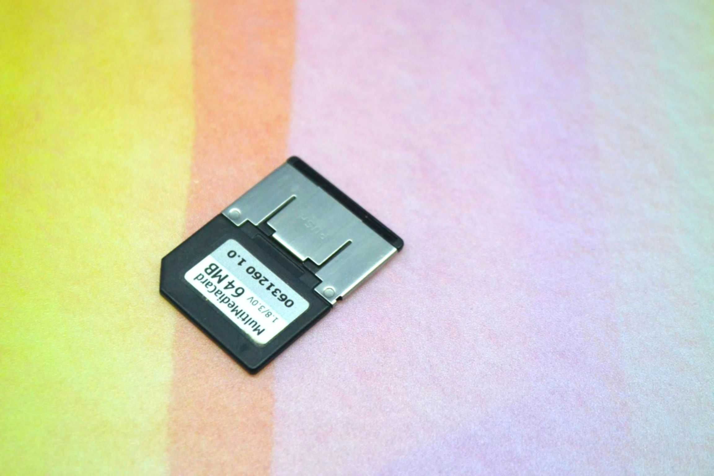 karta MMC MultiMedia Card Mobile mała a z przedłużką jest duża szybko