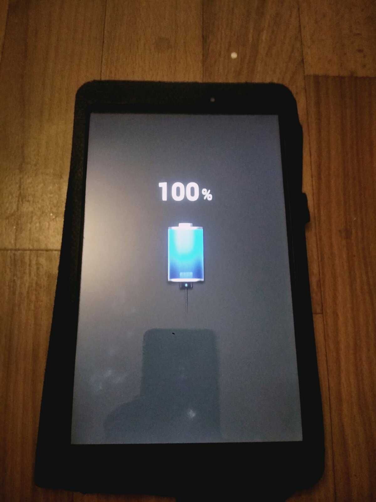 LG G Pad v500 8.3".2/16gb.4800Мач.+кож. чехол