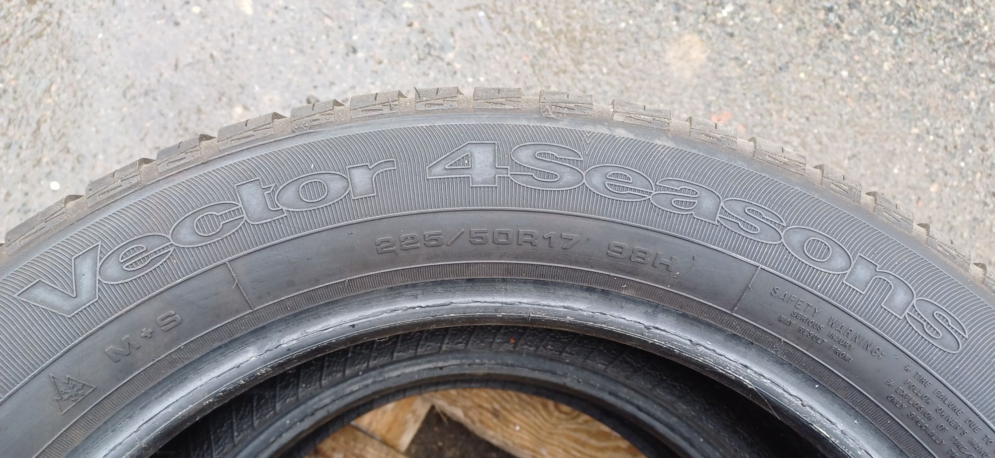 225/50R17 98H GOODYEAR , komplet opon wielosezonowych.