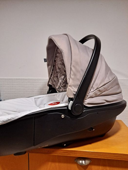 Alcofa Chicco cinza e preto