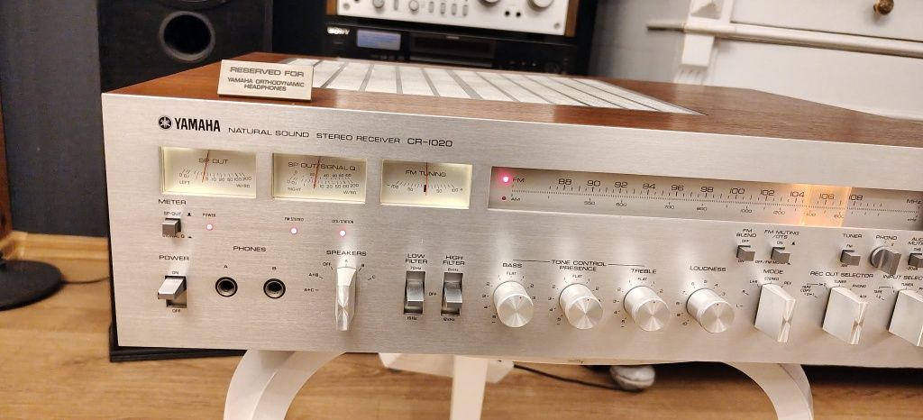 Amplituner YAMAHA CR -1020. Vintage