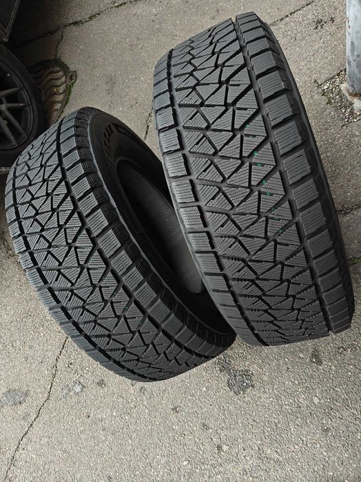 2шт R17 265 65 шини зимові Bridgestone Blizzak DM-V2 як нові 10+мм