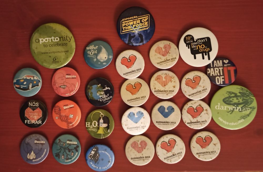 Conjunto de Pins crachás diversos