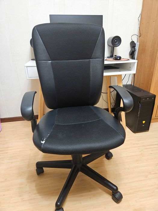 Офісне крісло з Jusk