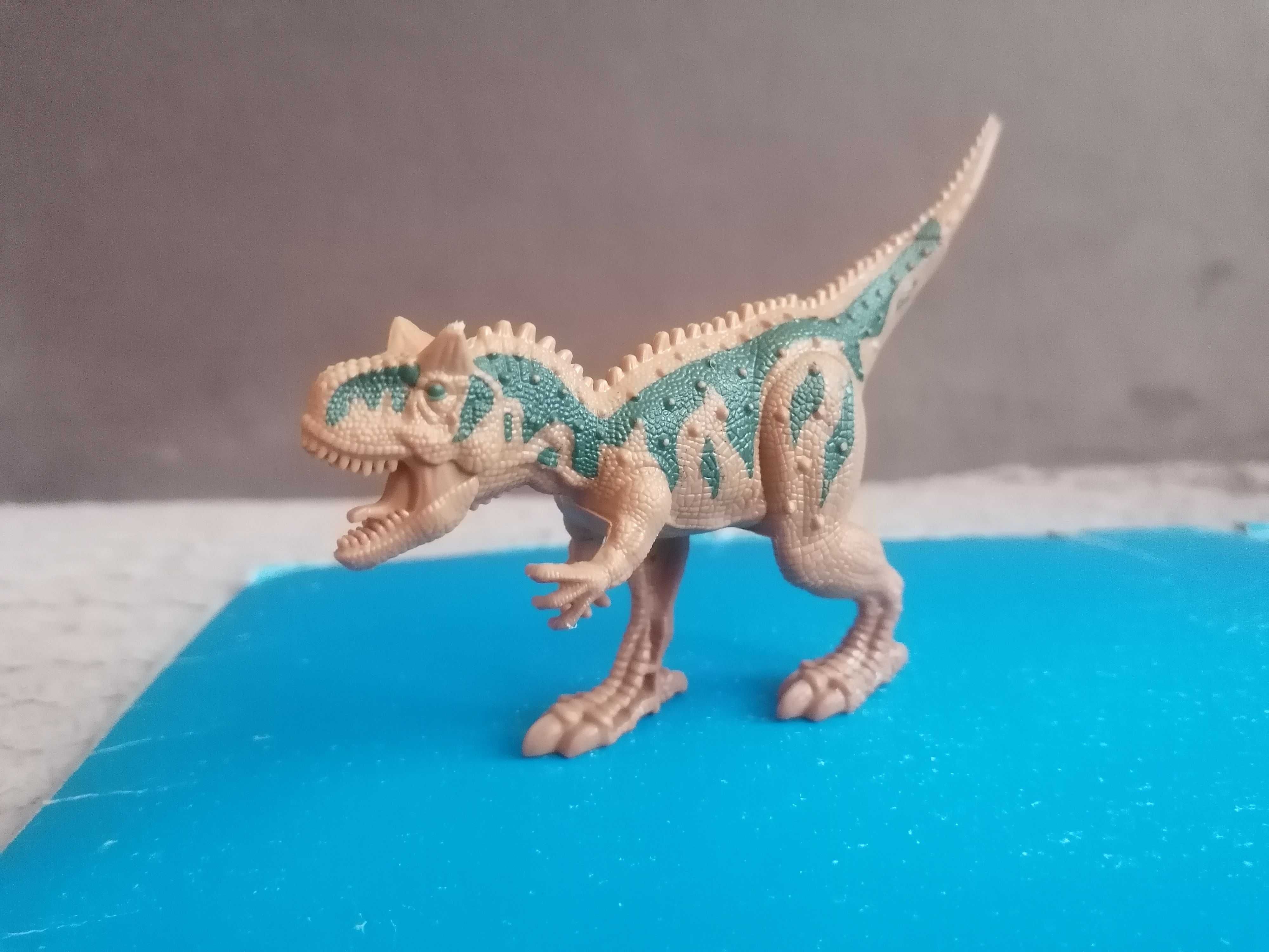 Figurka dinozaura: Karnotaur