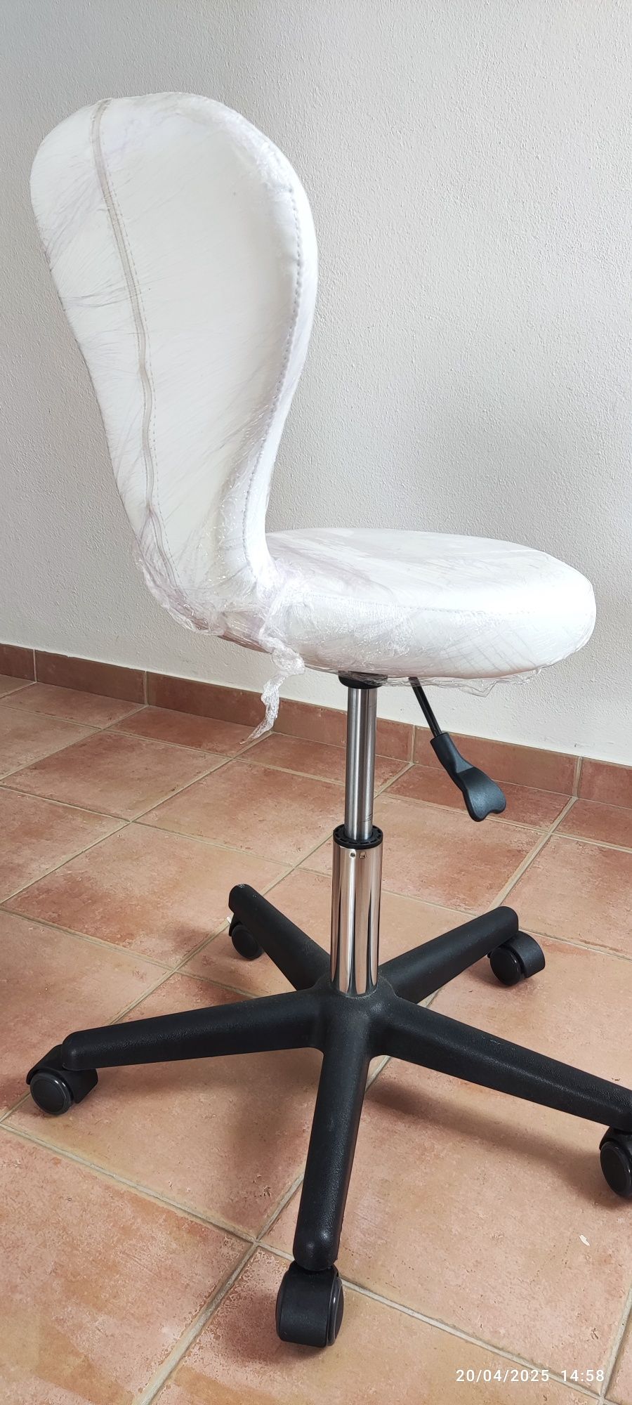 Banco com costas para estética