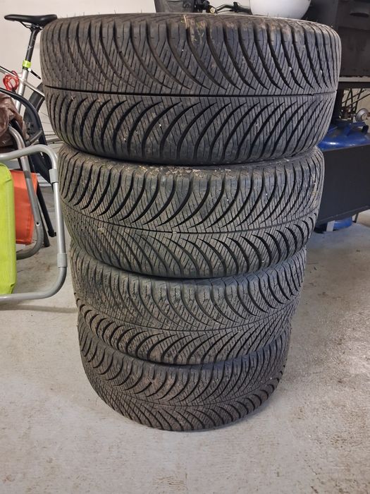 Komplet opon goodyear 195/50R15