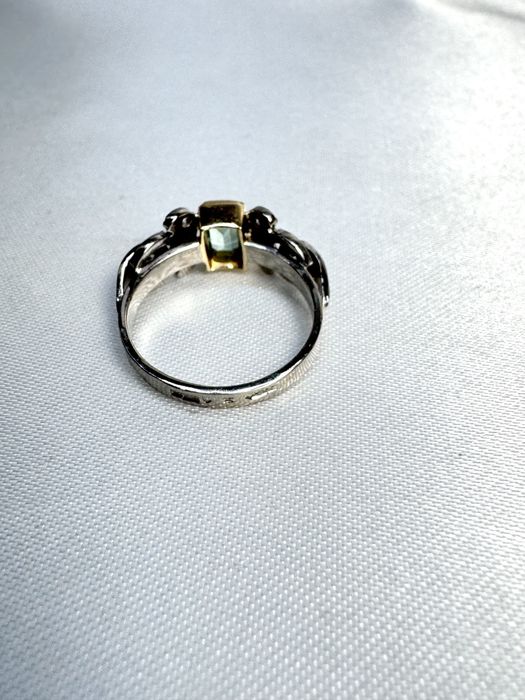 Золота радянська каблучка з діамантами та смарагдом