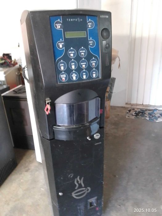 Maquina vending azkoyen