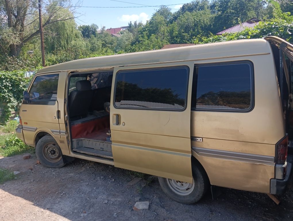 .Мазда Е2200 микроавтобус.автобус .