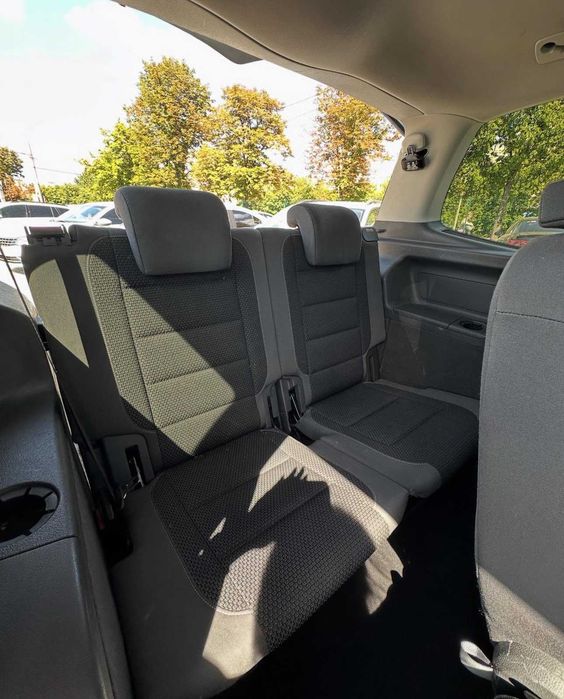 Продам Volkswagen Touran  2013 рік можлива розстрочка,кредит,обмін!