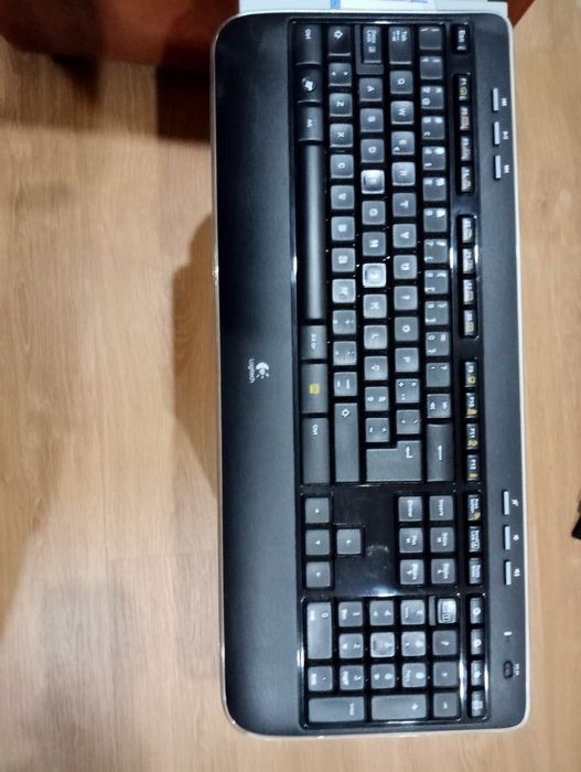 PC culona da Samsung com monitor e teclado