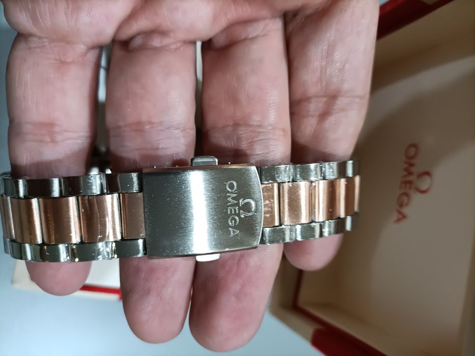 Relógio luxo com caixa
