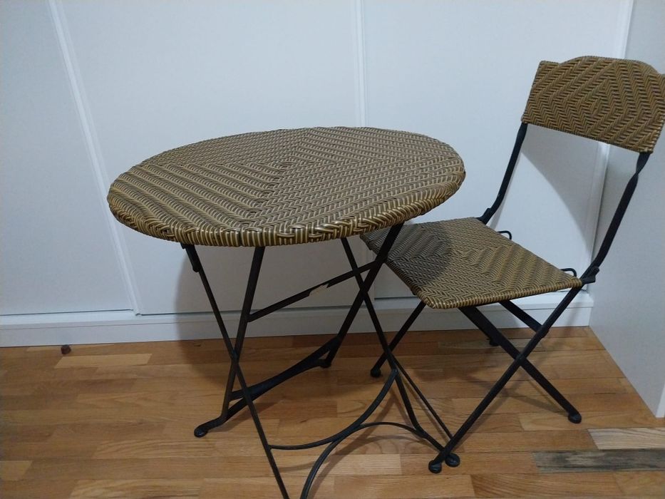 Mesa de varanda em bom estado