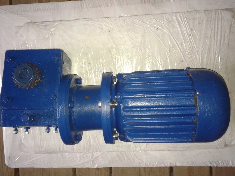 Silnik 0,75 kW 1375 obr/min, stopy, 380V