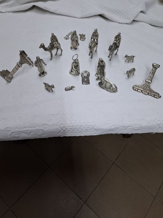 Presépio em metal antigo