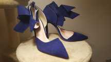 sapatos altos azuis