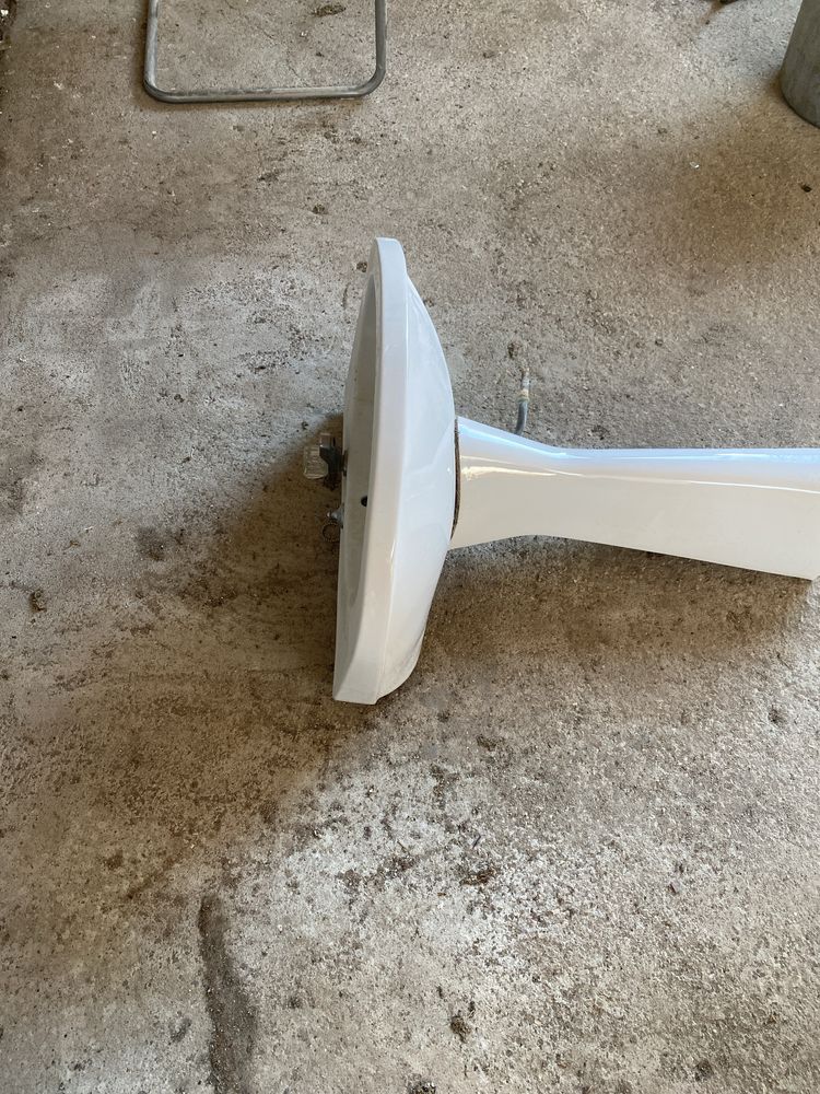 Lavatorio branco em bom estado