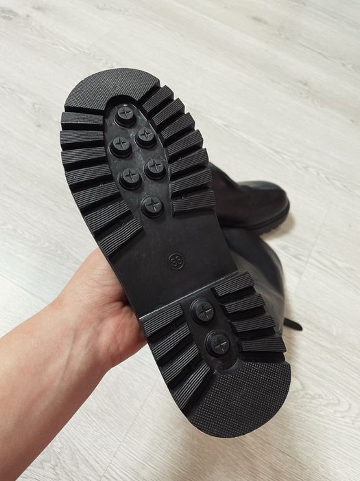 Чобітки жіночі, абсолютно нові. Стильне доповнення осінніх образів