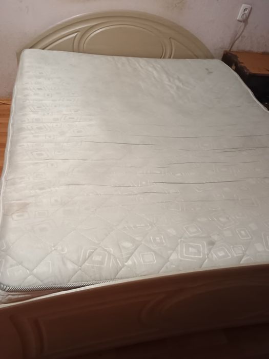 Срочно продам б/у ліжко , можна з матрацом (не обов'язково)
