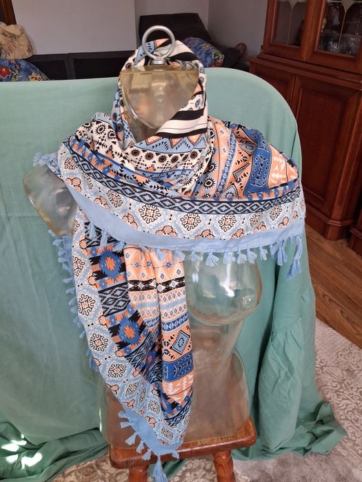 Chusta damska z fręzlami folk nowa