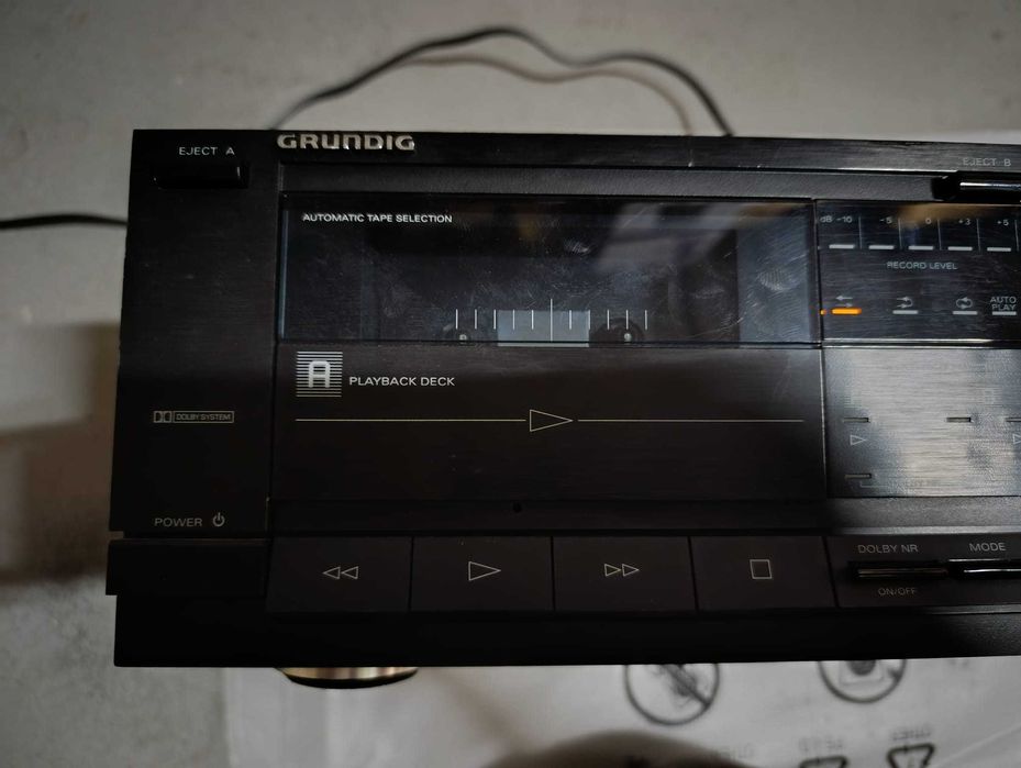 Leitor/gravador de cassetes Grundig CF 303