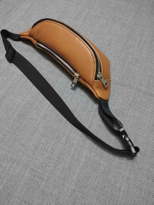 Бананка , сумка на пояс з  натуральної шкіри.