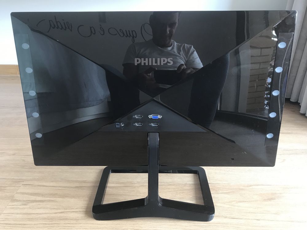 Monitor LCD Philips 27”com Ambiglow
