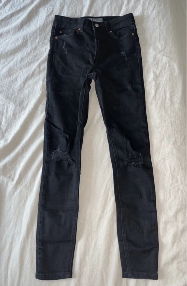 Skinny Jean preta