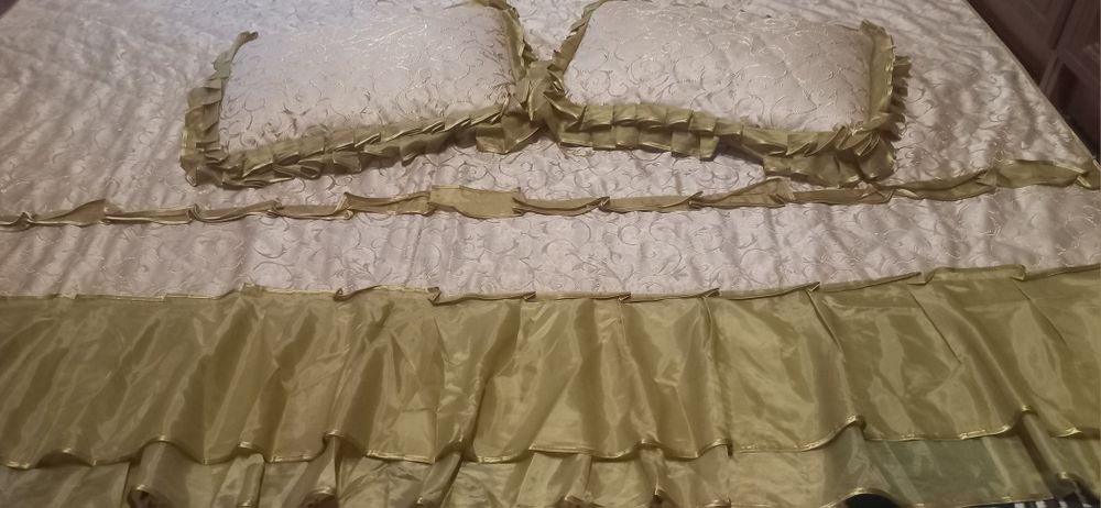 Покривало жакардове двоспальне з подушками.Нове