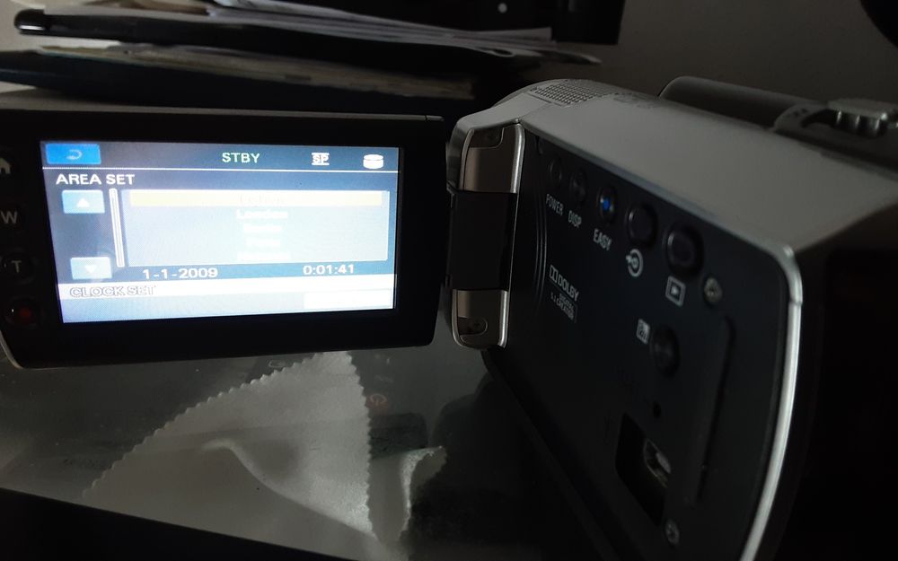 Câmara de video sony modelo DCR-SR 80 gb HDD
