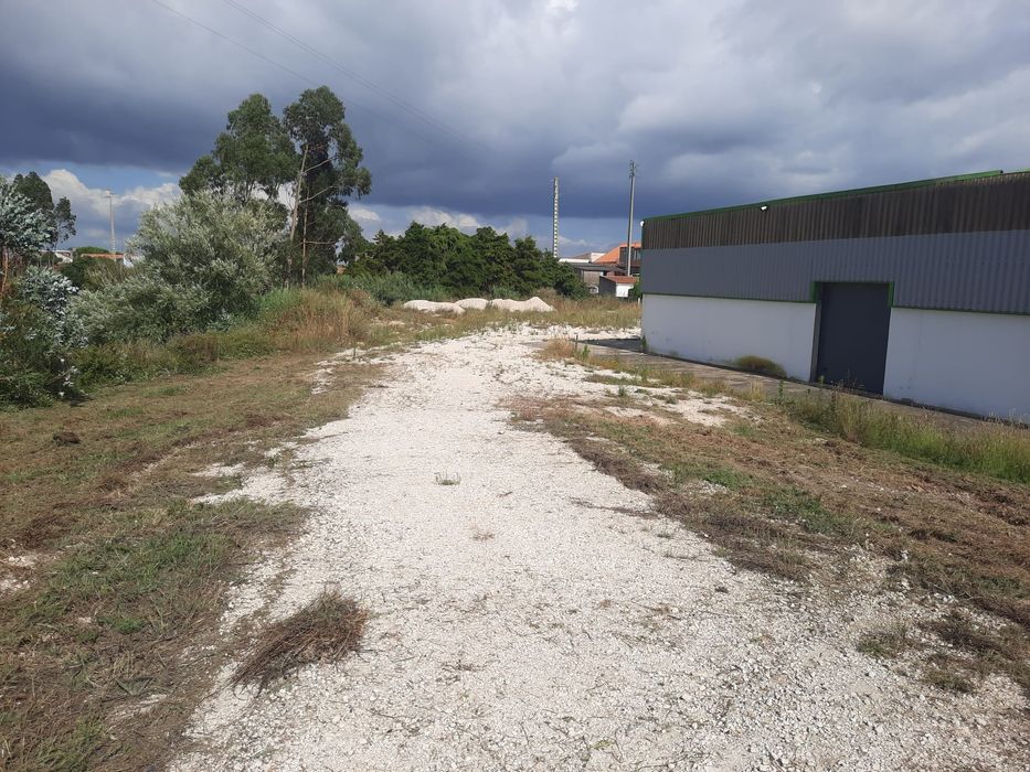 Arrendamento Anual de Armazem em Bombarrall