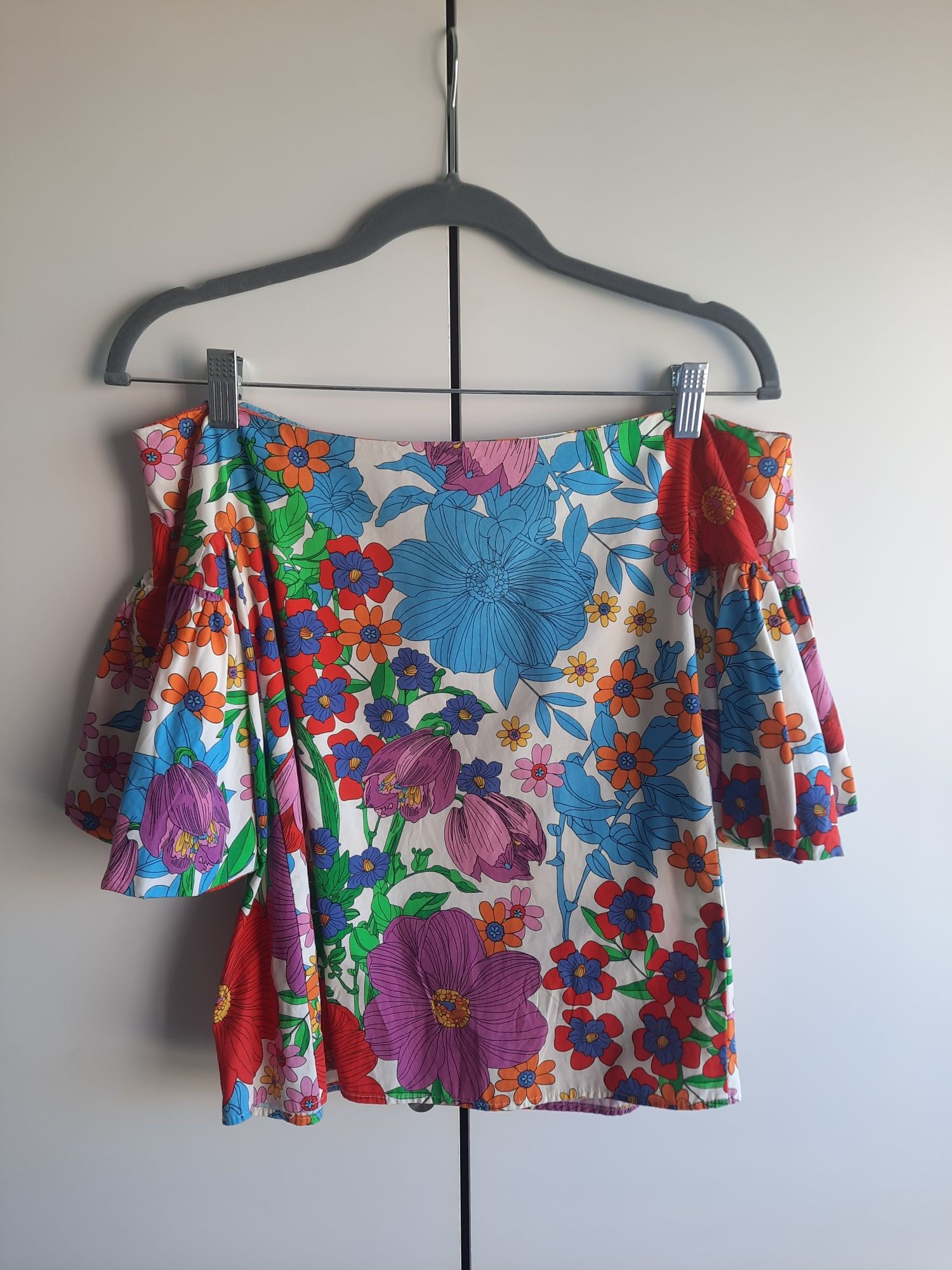 Top colorido sem ombros da H&M