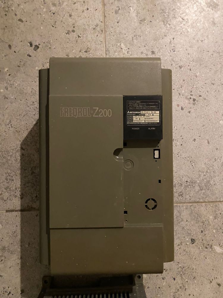 Частотный преобразователь Mitsubishi FREQROL Z200 Transistor Inverter
