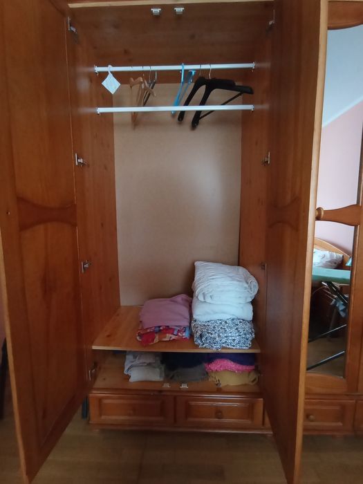 Спальний гарнітур(шафа,ліжко з матрасом, дві тумби, комод)