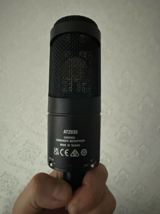 Продам студійний мікрофон Audio-Technica AT2035