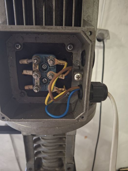 Шредер. Подрібнювач пластика.