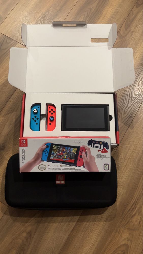 Nintendo Switch V2 – Komplet w idealnym stanie!