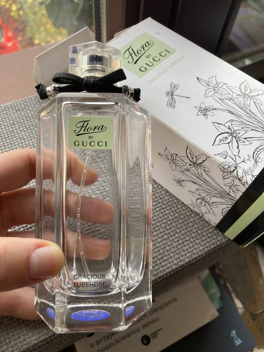 Fiolka po perfumach Flora by Gucci Gracious Tuberose