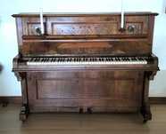 Piano vertical Trautwein (Berlin) com banco